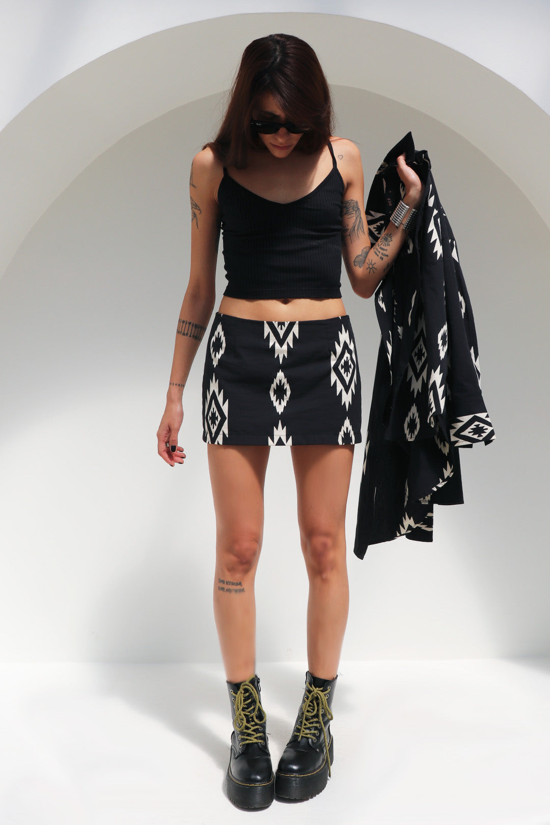 MINI SAIA SHORTS ARIZONA ALFAIATARIA ALGODÃO ESTAMPADA BLACK