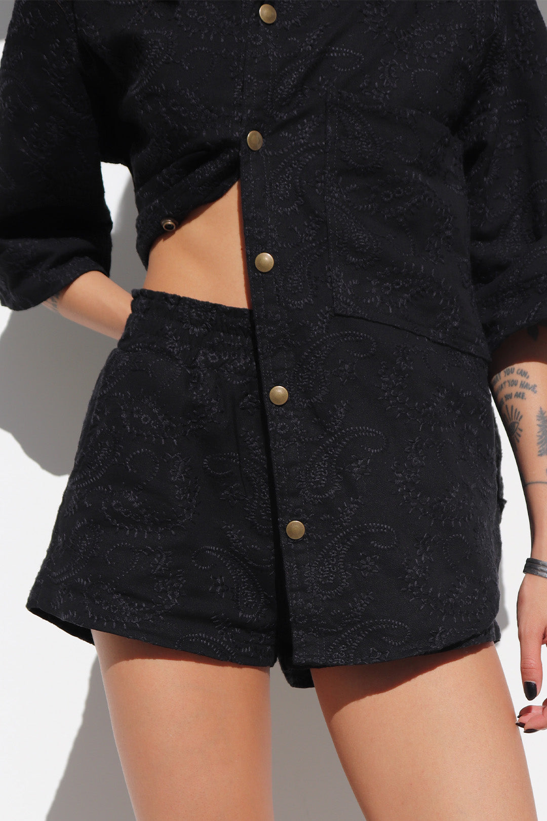 SHORTS FOXY SARJA BORDADA CASHMERE BLACK